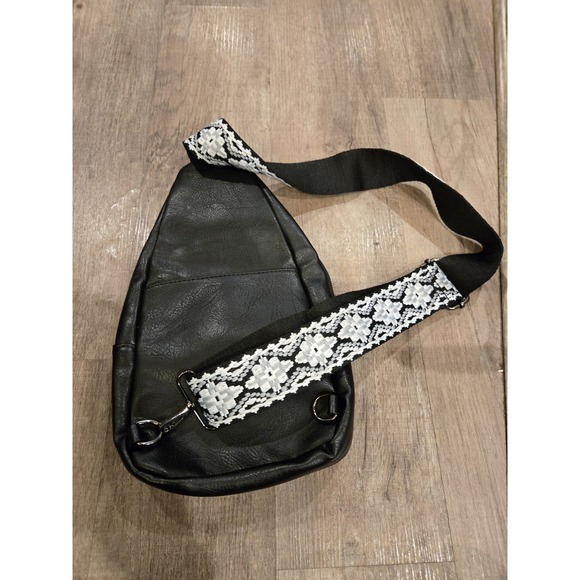 Sam‎ & Hadley Guitar Strap Sling Bag Black 4 Pockets Stud Embellishment Moto - Picture 2 of 6